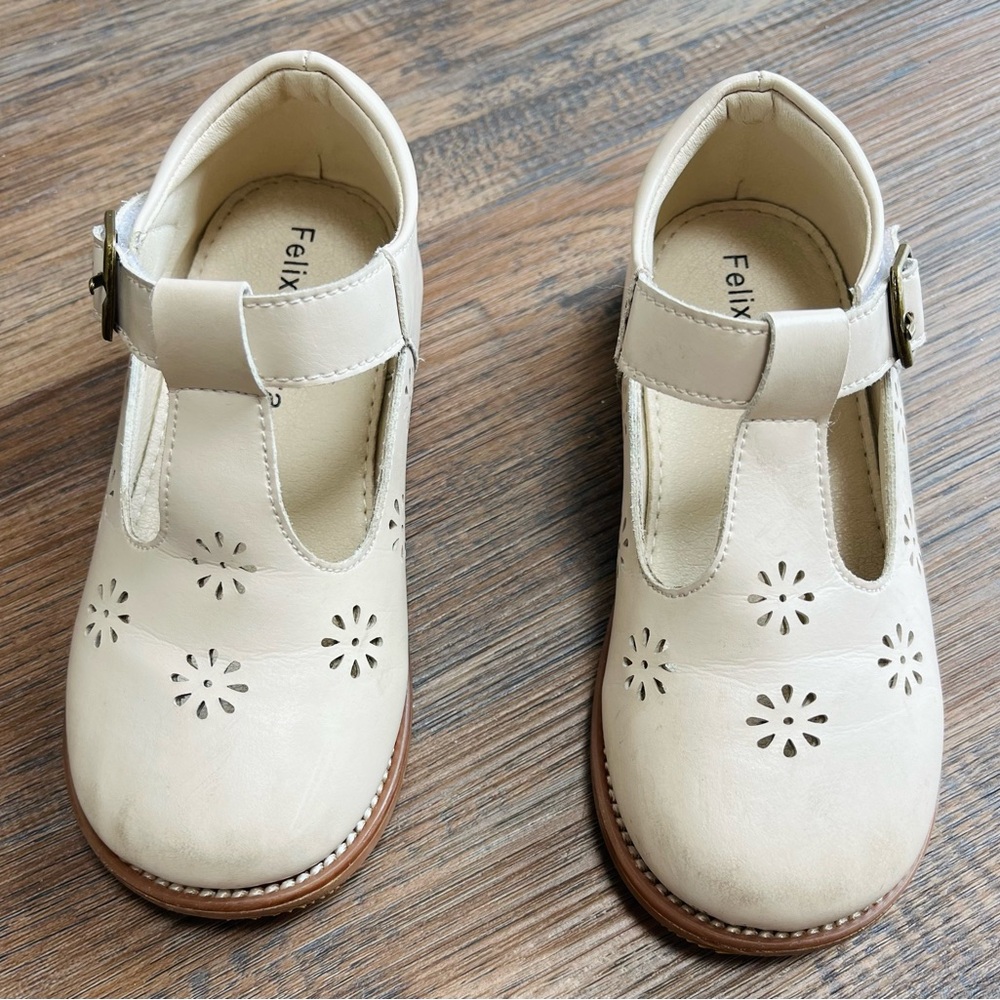 Felix & Flora Little Girl Mary Jane Dress Shoes Beige Floral Cutout Size 9.